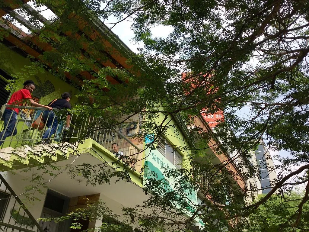 Saman Hostel Medellin kontakter